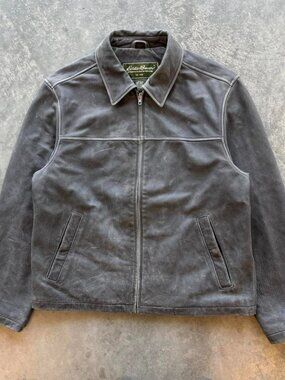 Great pre-owned, vintage condition with natural wear as shown